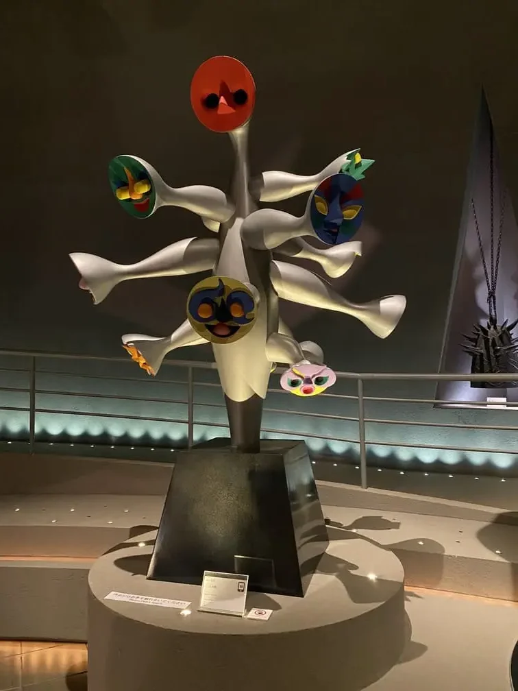 岡本太郎の作品「こどもの樹」