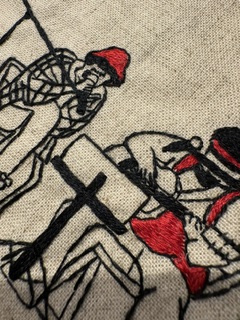 バナナマン「赤えんぴつ」の歌唱する姿の刺繍のアップの画像
